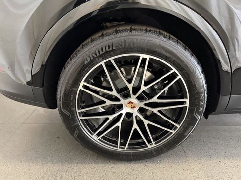 New 2026 Porsche Cayenne image 12