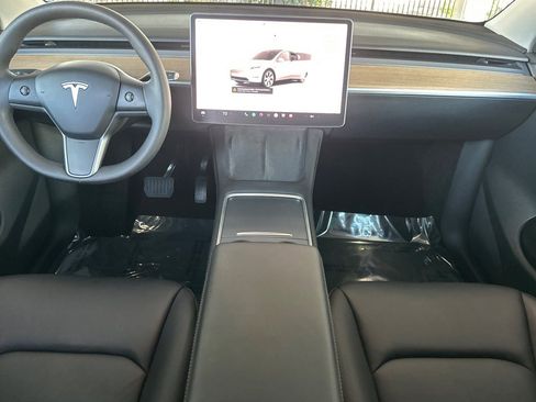 Used 2023 Tesla Model Y Long Range image 16