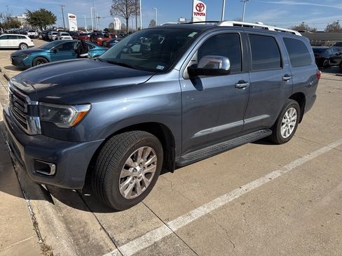 Used 2022 Toyota Sequoia Platinum image 1