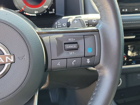 Used 2022 Nissan Rogue Platinum w/ Head-Up Display Package image 24