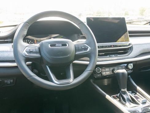 Used 2023 Jeep Compass Latitude w/ Convenience Group AWD/4WD image 14