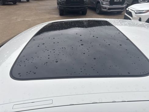 Used 2021 BMW 530e w/ Executive Package image 8