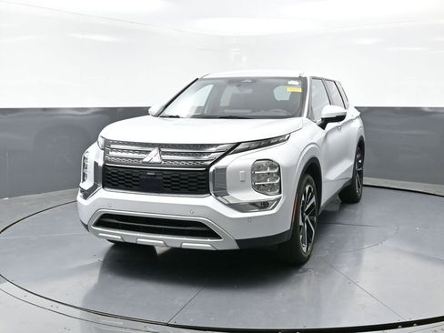 Used 2024 Mitsubishi Outlander SE image 8