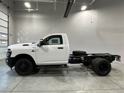 New 2026 RAM 3500 Tradesman image 9