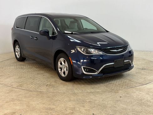 Used 2018 Chrysler Pacifica Touring Plus FWD image 7