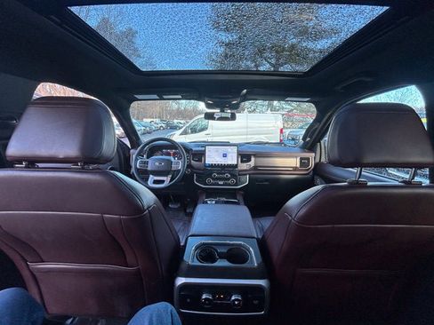 Used 2024 Ford Expedition Limited image 23