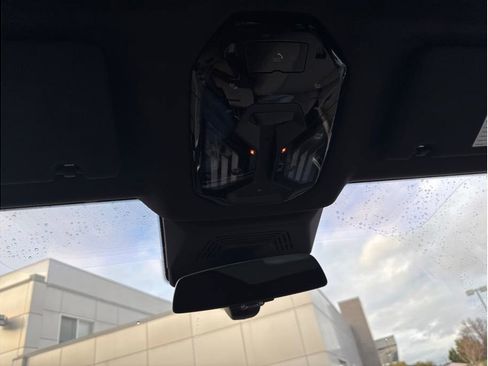 Used 2023 BMW iX xDrive50 w/ Sport Package image 19