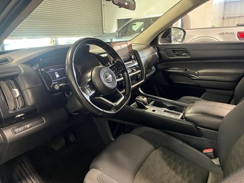 Used 2024 Nissan Pathfinder SV FWD image 23