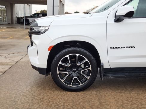 Used 2023 Chevrolet Suburban RST image 9