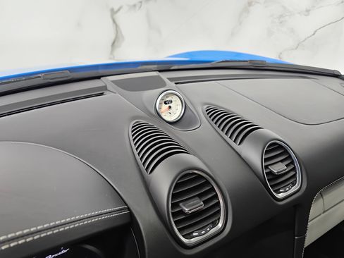 Used 2024 Porsche 718 Boxster RWD image 15