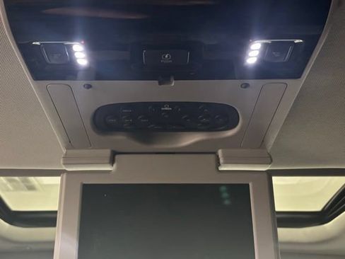 Used 2019 GMC Yukon XL SLT w/ Graphite Performance Edition RWD image 19