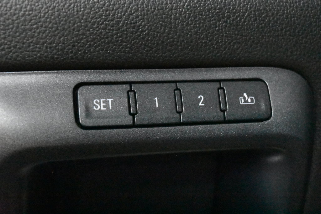 Used 2015 GMC Sierra 3500 SLT w/ Duramax Plus Package AWD/4WD image 5