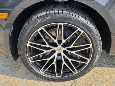 Used 2025 Porsche Macan AWD/4WD image 15