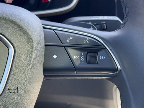 Used 2025 Audi Q3 2.0T Premium w/ Convenience Package image 18