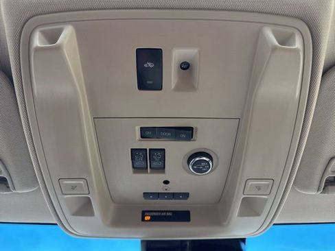 Used 2019 GMC Yukon Denali w/ Denali Ultimate Package image 23