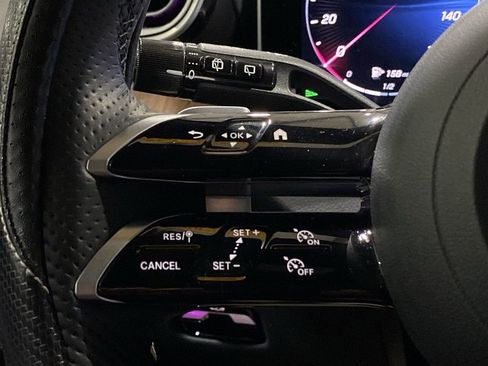 Used 2025 Mercedes-Benz GLC 300 4MATIC image 11