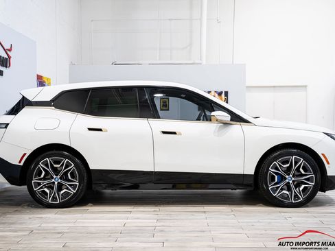Used 2024 BMW iX xDrive50 w/ Premium Package AWD/4WD image 26