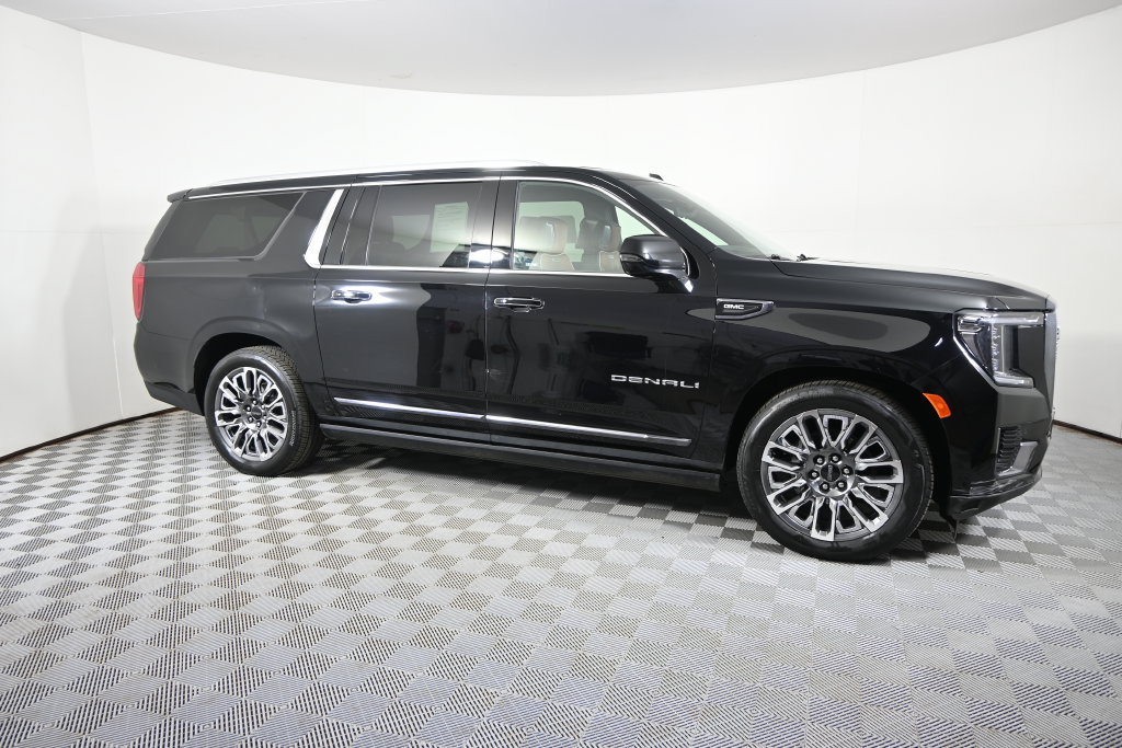 Used 2024 GMC Yukon XL Denali Ultimate AWD/4WD image 8