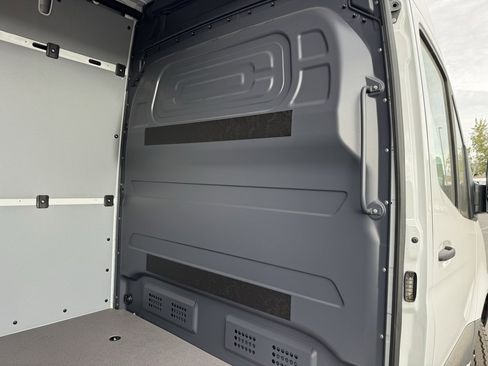 Used 2024 Mercedes-Benz Sprinter 3500 image 15
