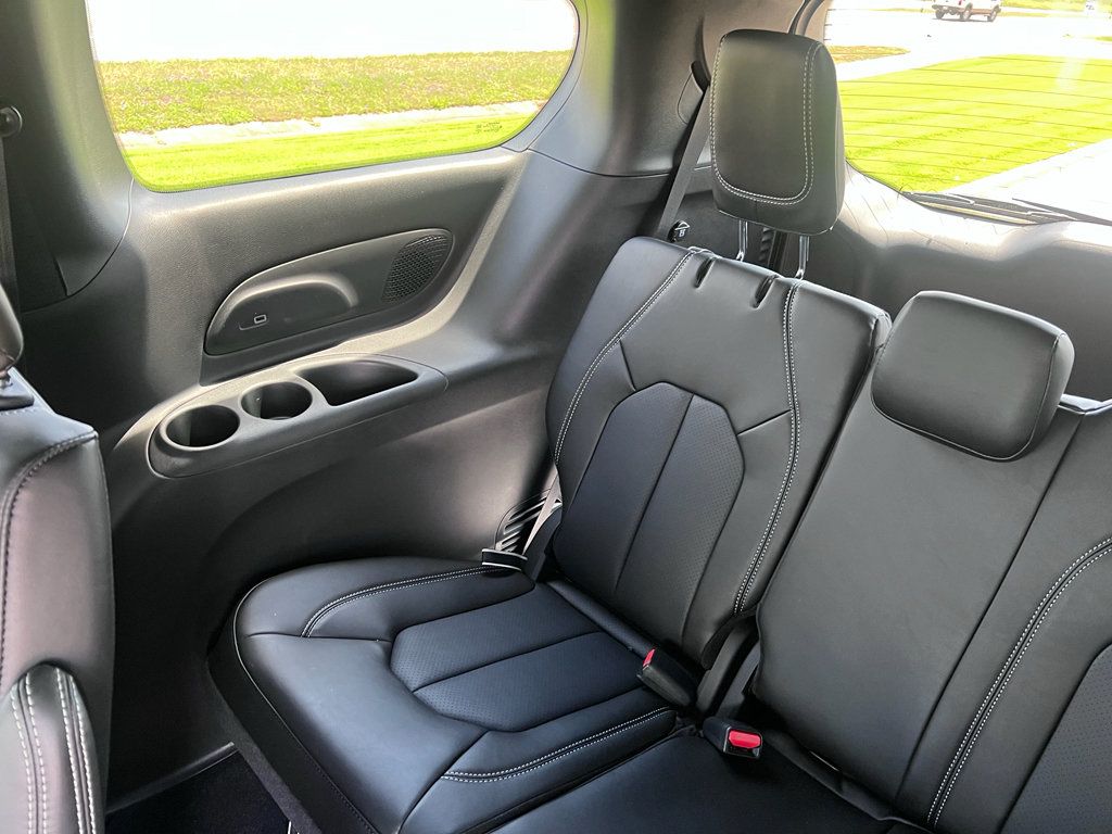 New 2027 Chrysler Pacifica Select w/ Family Tech Group FWD image 20