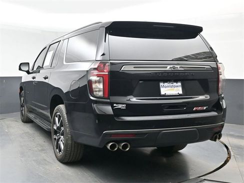 Used 2022 Chevrolet Suburban RST w/ Sport Performance Package image 12