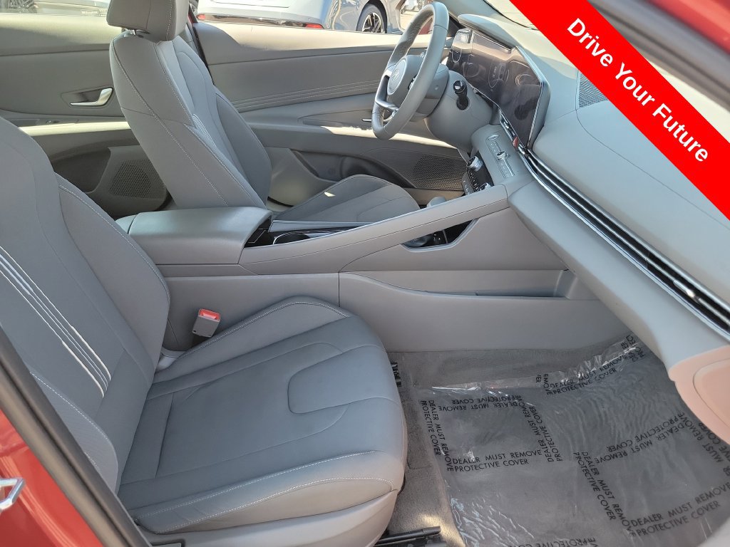 Used 2025 Hyundai Elantra SEL FWD image 19
