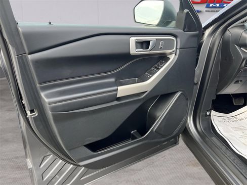 Used 2023 Ford Explorer XLT w/ Equipment Group 202A image 9