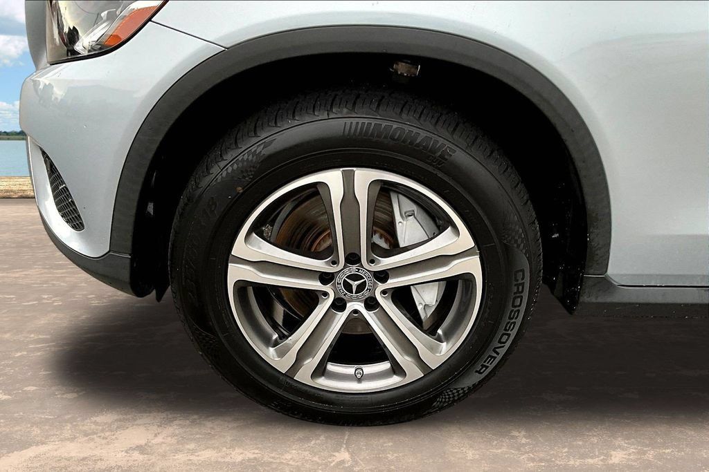 Used 2018 Mercedes-Benz GLC 300 4MATIC image 35