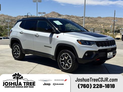 Used 2024 Jeep Compass Trailhawk AWD/4WD image 1