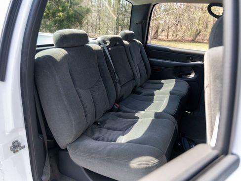 Used 2005 Chevrolet Silverado 2500 LS w/ Heavy-Duty Power Package image 40