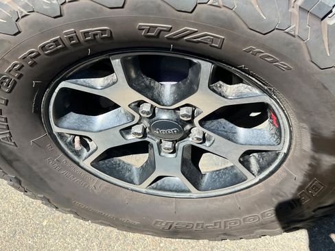 Used 2018 Jeep Wrangler Unlimited Rubicon image 16