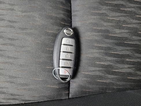 Used 2018 Nissan Rogue SV AWD/4WD image 32