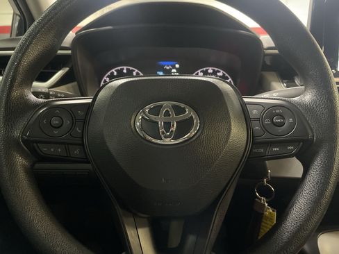 Used 2025 Toyota Corolla LE FWD image 18