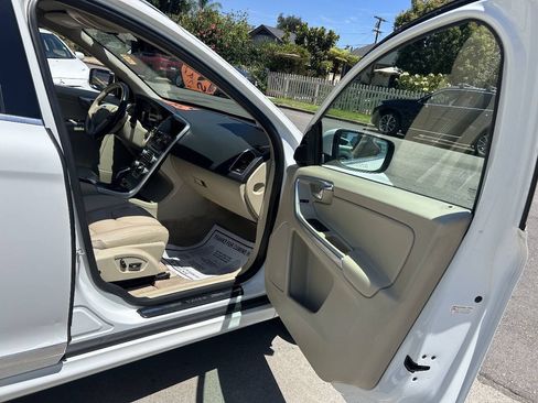 Used 2016 Volvo XC60 T5 Premier w/ Proximity Package FWD image 22
