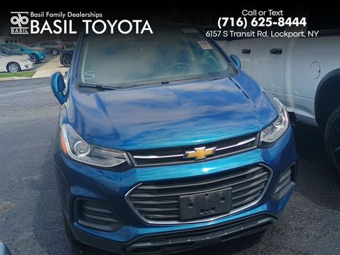 Used 2020 Chevrolet Trax LT w/ LT Convenience Package image 1