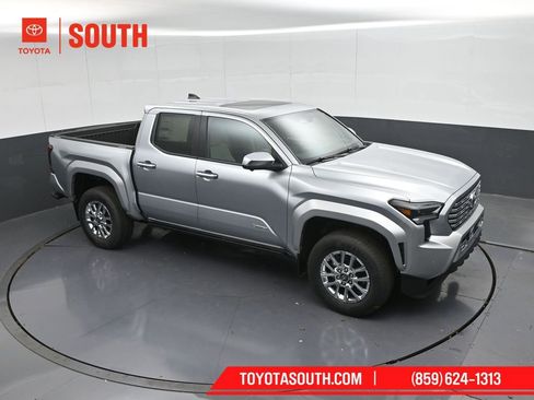 Used 2025 Toyota Tacoma Limited image 43