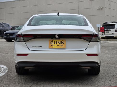 Certified 2025 Honda Accord SE image 4