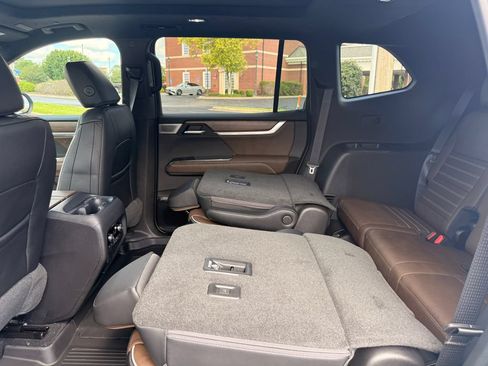 New 2026 GMC Acadia Denali Ultimate w/ LPO, Floor Liner Package FWD image 19