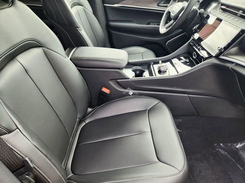 New 2026 Jeep Grand Cherokee L Limited image 10