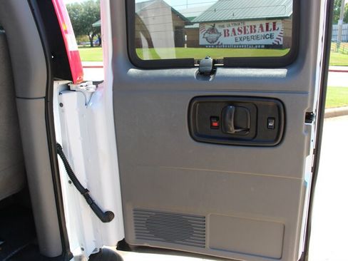 Used 2020 Chevrolet Express 3500 LT w/ LT Preferred Equipment Group RWD image 12