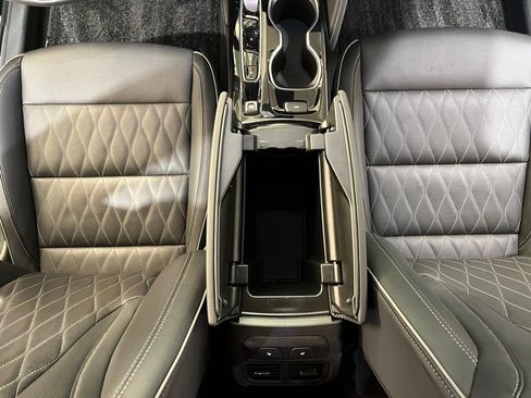 Used 2023 Buick Envision Avenir image 24