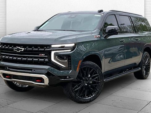 New 2026 Chevrolet Suburban Z71 w/ Comfort Package AWD/4WD image 2