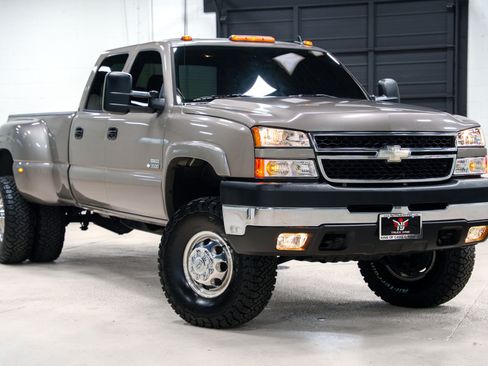 Used 2006 Chevrolet Silverado 3500 LT w/ Heavy-Duty Power Package AWD/4WD image 1