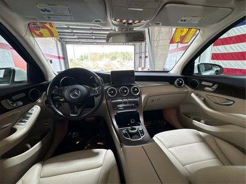 Used 2019 Mercedes-Benz GLC 300 4MATIC w/ Premium Package image 24