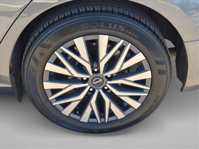 Used 2025 Nissan Altima 2.5 SV FWD image 30