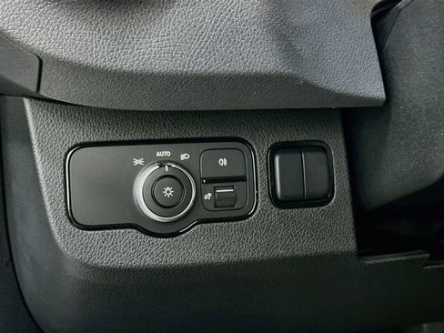 Used 2025 Mercedes-Benz Sprinter 2500 image 11