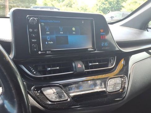 Used 2018 Toyota C-HR XLE FWD image 25