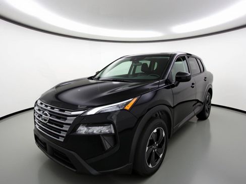 Used 2025 Nissan Rogue SV image 3