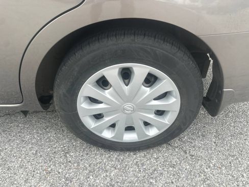 Used 2017 Nissan Versa SV FWD image 9