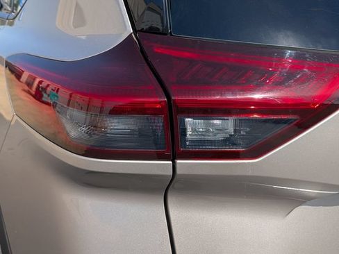 Used 2023 Nissan Rogue Platinum w/ Platinum Premium Package FWD image 11
